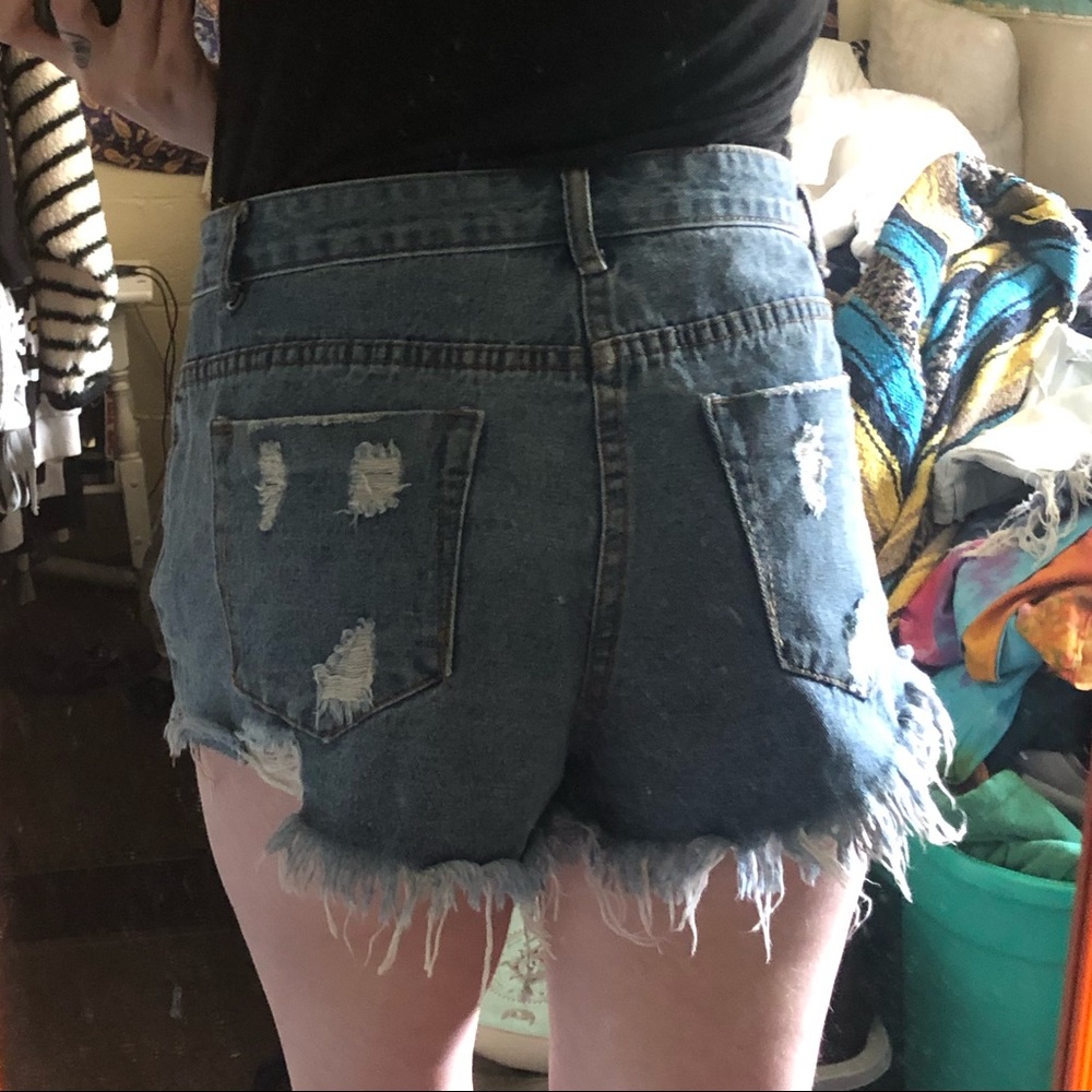 SHEIN Destroyed high wasted shorts - Picture 5 of 7